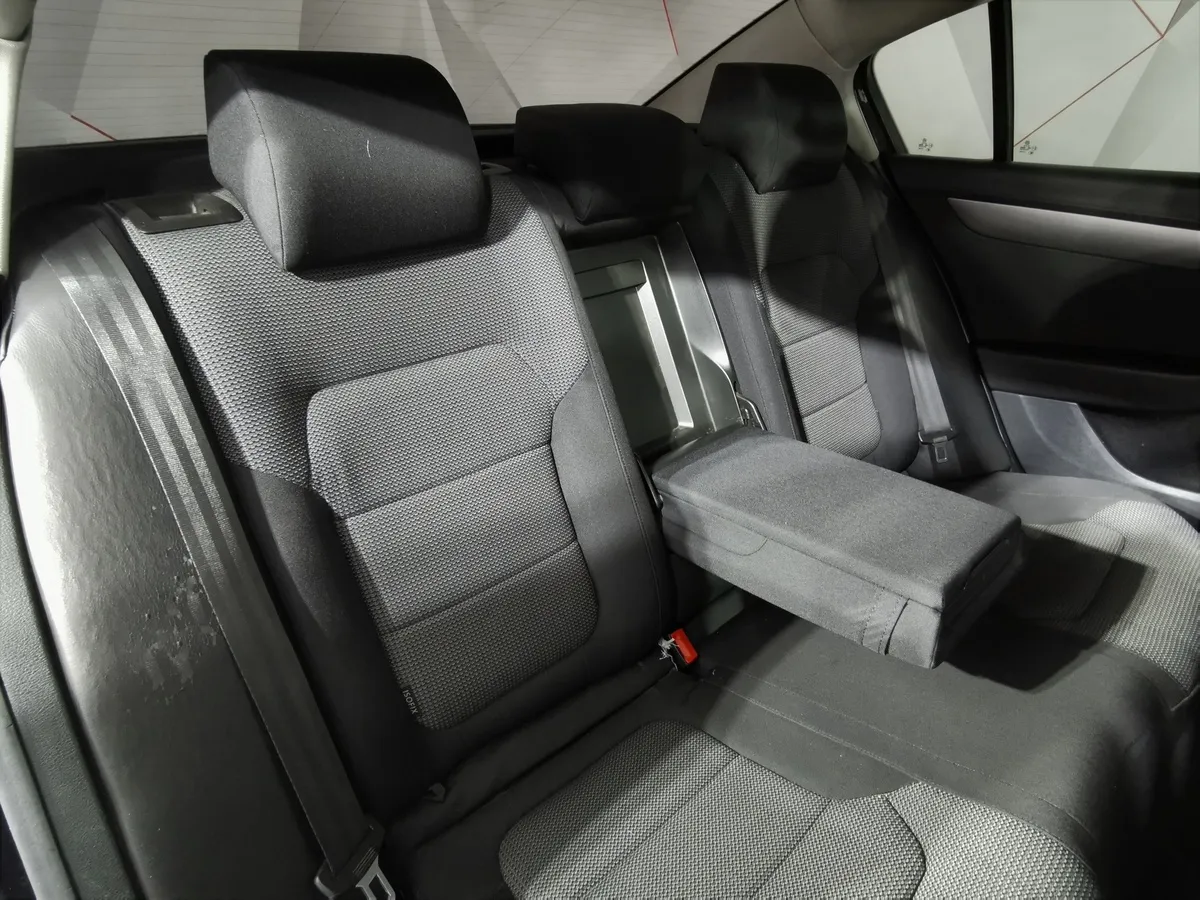 Volkswagen Passat 1.8 TSI DSG (160 л.с.) Черный в АВИЛОН. Слайд №15