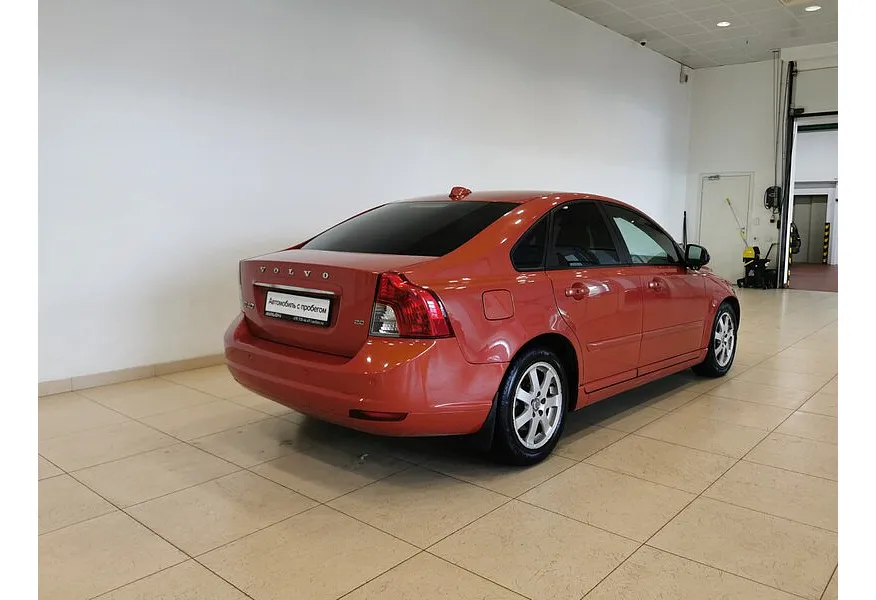 Volvo S40 2.0 Powershift (145 л.с.) Оранжевый в АВИЛОН. Слайд №2