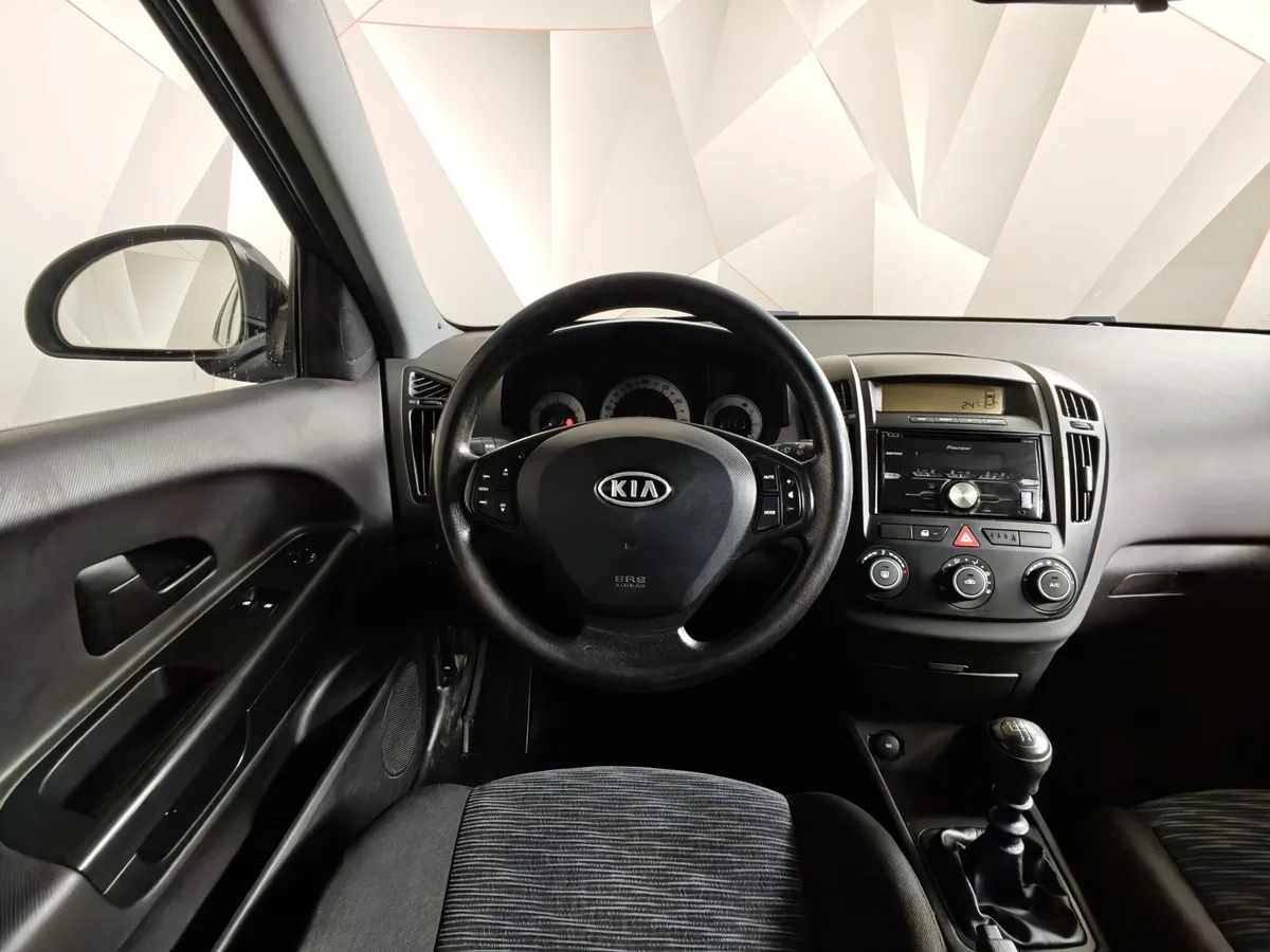Kia Ceed 1.6 MT (122 л.с.) Черный в АВИЛОН. Слайд №20