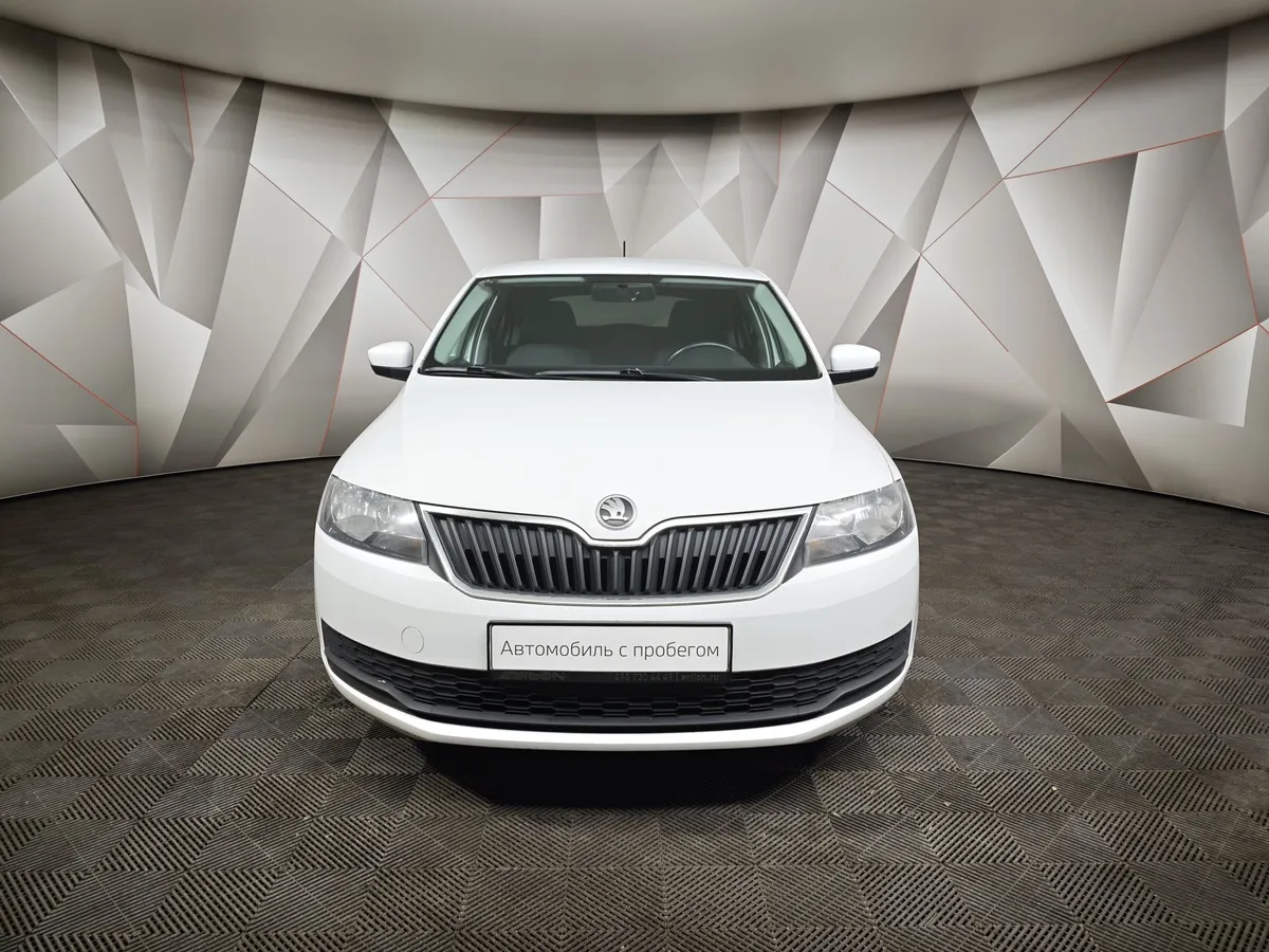 Skoda Rapid 1.6 MT (90 л.с.) Белый в АВИЛОН. Слайд №7
