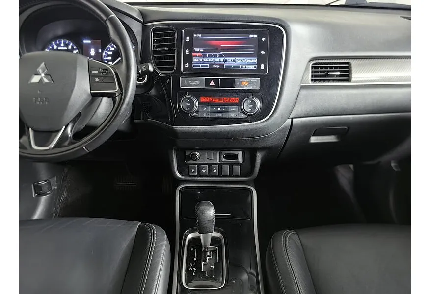 Mitsubishi Outlander 2.0 CVT 4WD (146 л.с.) Серебристый в АВИЛОН. Слайд №15