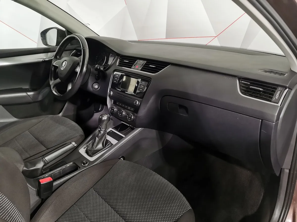 Skoda Octavia 1.6 MPI AT (110 л.с.) Коричневый в АВИЛОН. Слайд №12
