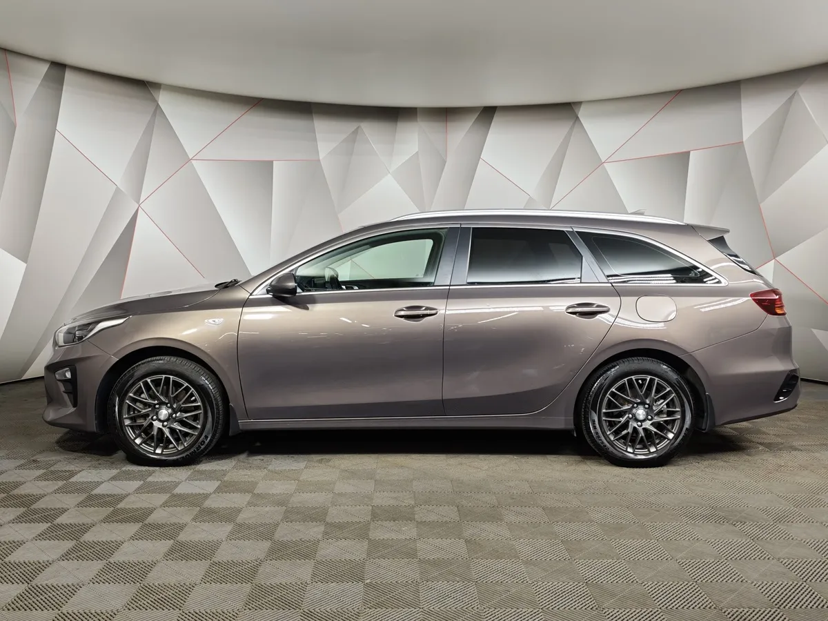 Kia Ceed 1.6 MPI AT (128 л.с.) Luxe Коричневый в АВИЛОН. Слайд №5