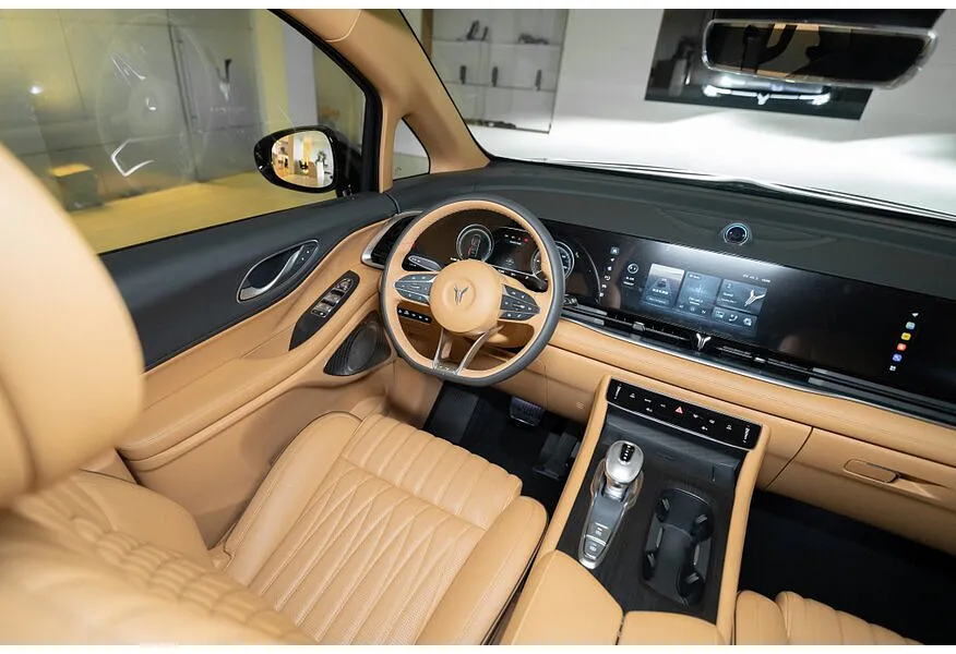 Voyah Dream EVR long range 1.5 AT AWD (422 л.с.) Черный в АВИЛОН. Слайд №7