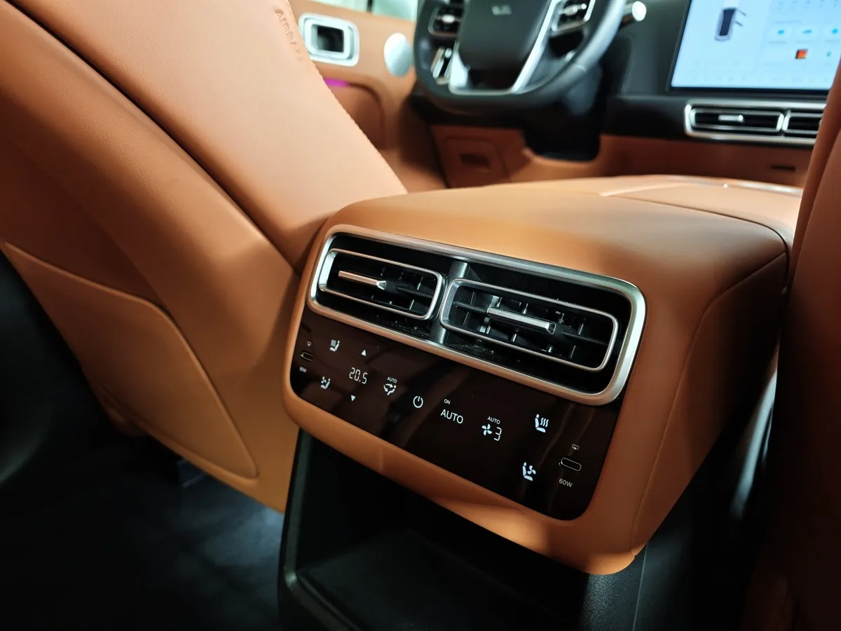 Li Auto L7 1.5 AT 4WD (449 л.с.) Pro Белый в АВИЛОН. Слайд №25