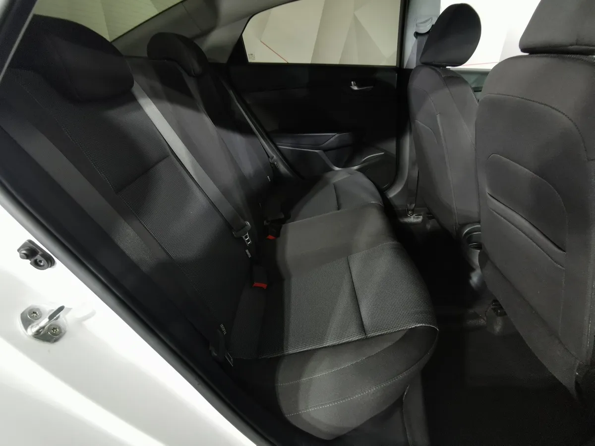 Hyundai Solaris 1.6 MT (123 л.с.) Comfort Белый в АВИЛОН. Слайд №15