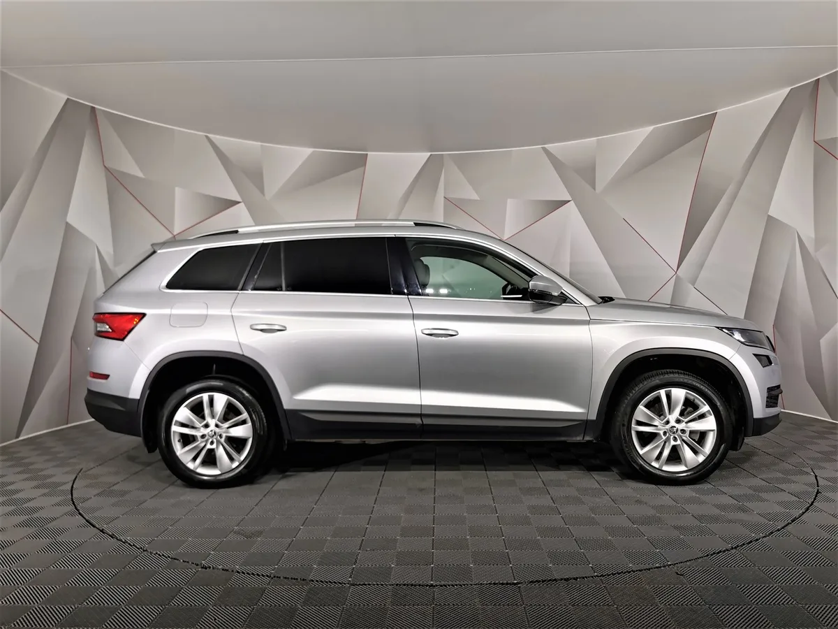Skoda Kodiaq 2.0 TDI DSG 4X4 (150 л.с.) Серебристый в АВИЛОН. Слайд №6