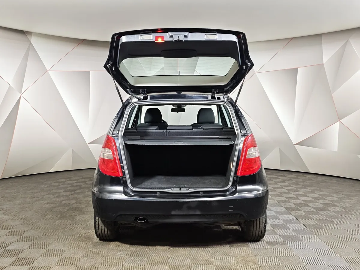 Mercedes-Benz A-Класс A 180 Autotronic (116 л.с.) Черный в АВИЛОН. Слайд №9