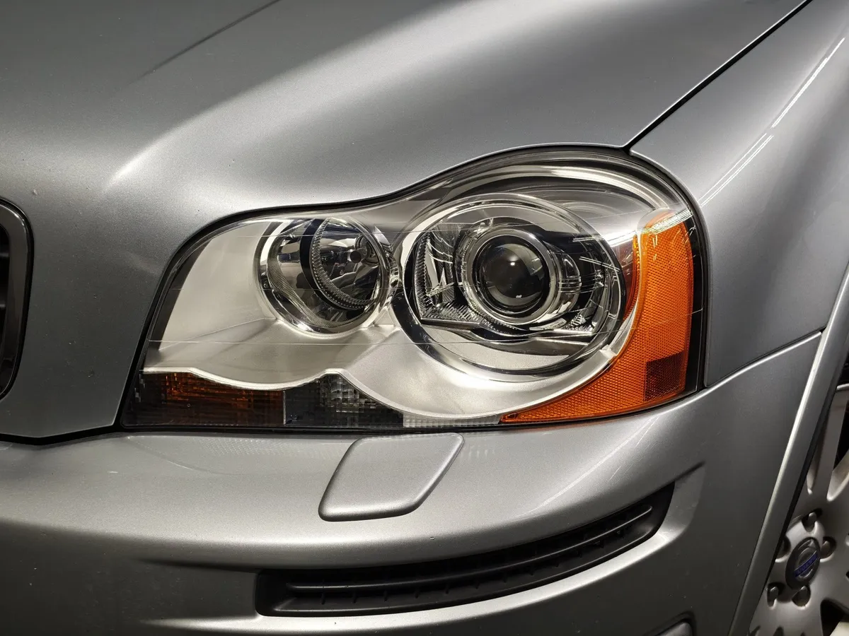 Volvo XC90 2.5 T5 Geartronic AWD (5 мест) (210 л.с.) Серебристый в АВИЛОН. Слайд №10