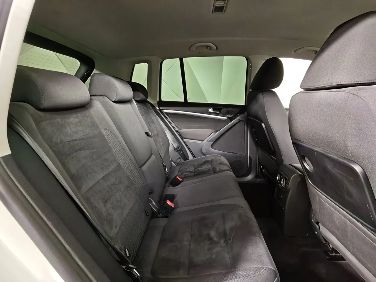 Volkswagen Tiguan 2.0 TSI 4Motion AT (170 л.с.) Track & Field Белый в АВИЛОН. Слайд №15