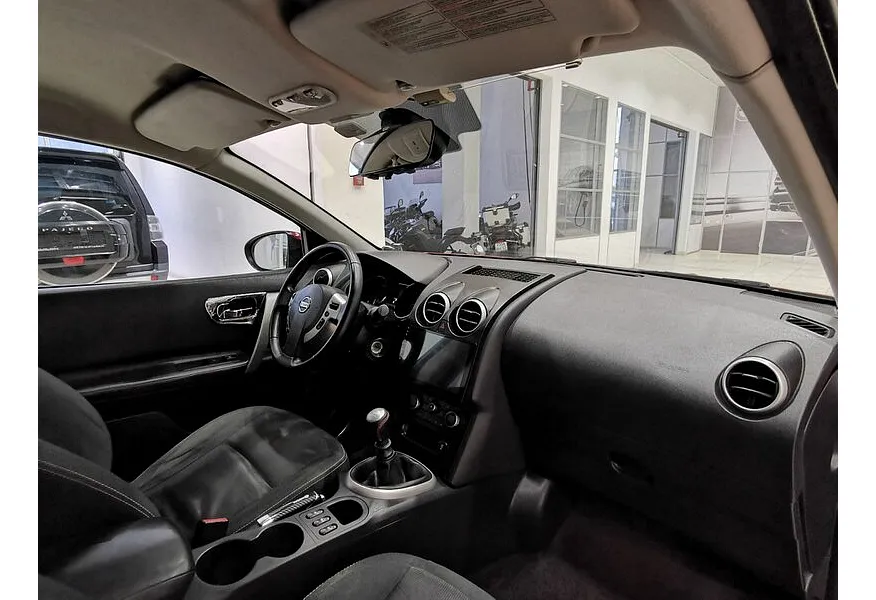 Nissan Qashqai 2.0 MT FWD (141 л.с.) Красный в АВИЛОН. Слайд №12