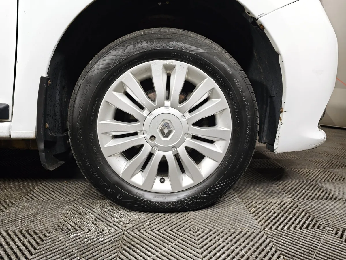 Renault Logan 1.6 MT (102 л.с.) Белый в АВИЛОН. Слайд №9