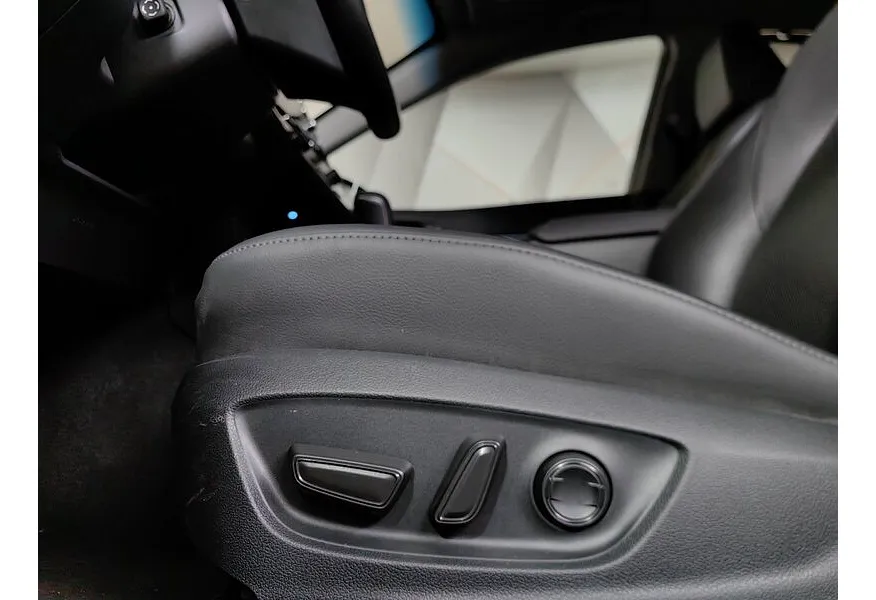 Toyota Camry 2.5 AT (200 л.с.) Белый в АВИЛОН. Слайд №23