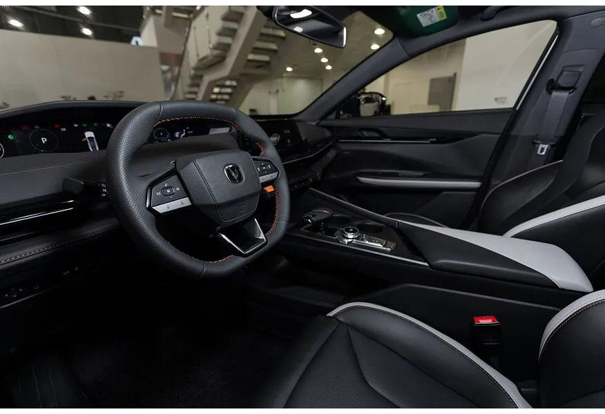 Changan UNI-V 1.5 AMT (181 л.с.) Tech Белый в АВИЛОН. Слайд №13