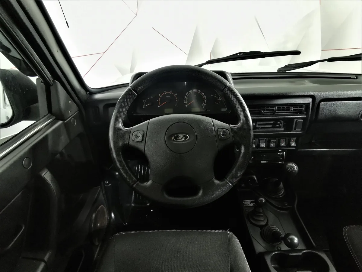 ВАЗ (Lada) 4x4 1.7 MT 8 кл. (Евро-4) (83 л.с.) Серебристый в АВИЛОН. Слайд №17