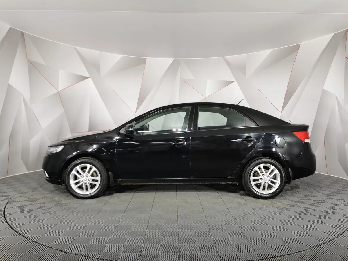 Kia Cerato 1.6 AT (126 л.с.) Черный в АВИЛОН. Слайд №5