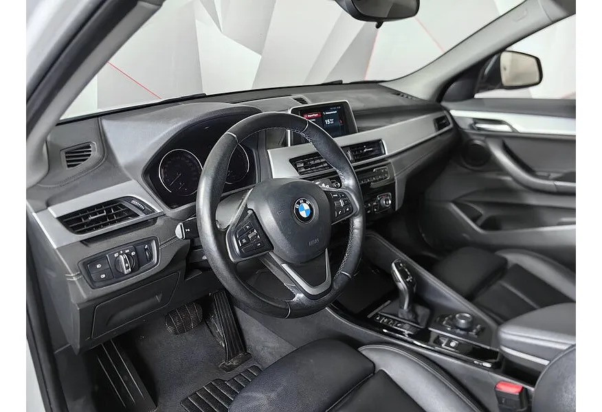 BMW X2 20i sDrive AMT (192 л.с.) Advantage Белый в АВИЛОН. Слайд №12