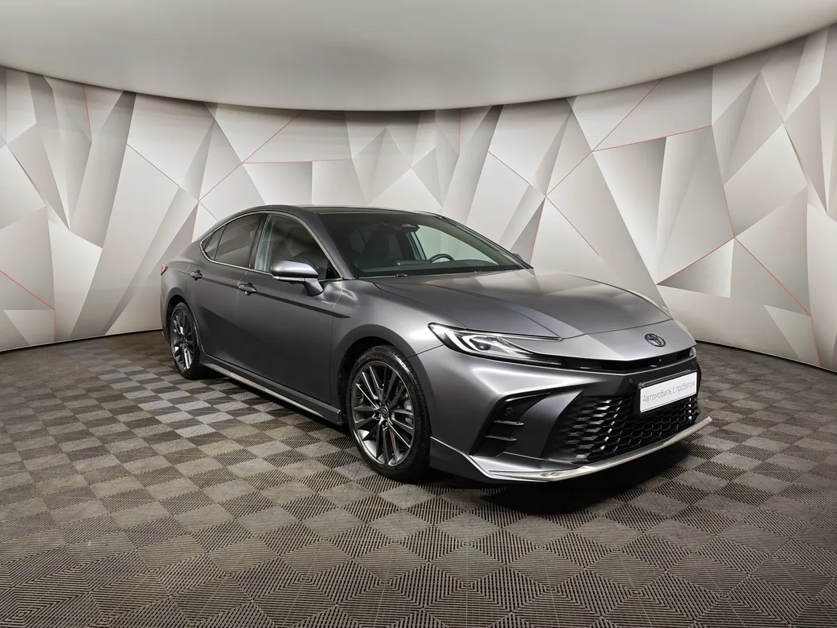 Toyota Camry 2.0h CVT (197 л.с.) Sport Plus Серый в АВИЛОН. Слайд №3