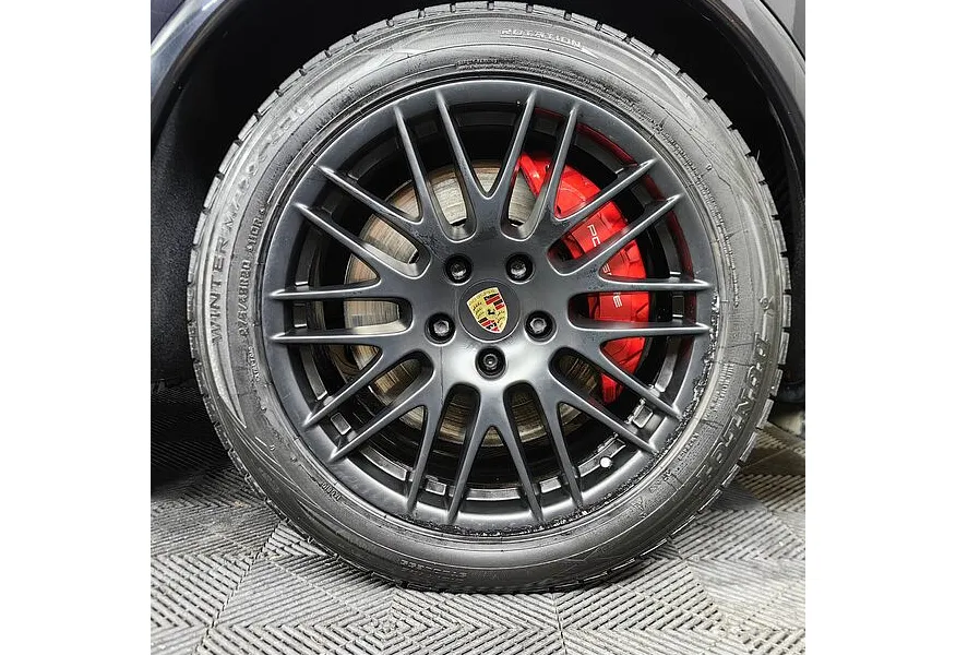 Porsche Cayenne GTS 3.6 Tiptronic S AWD (440 л.с.) Черный в АВИЛОН. Слайд №9