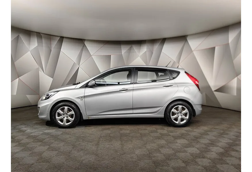 Hyundai Solaris 1.6 AT (123 л.с.) Active Серебристый в АВИЛОН. Слайд №5