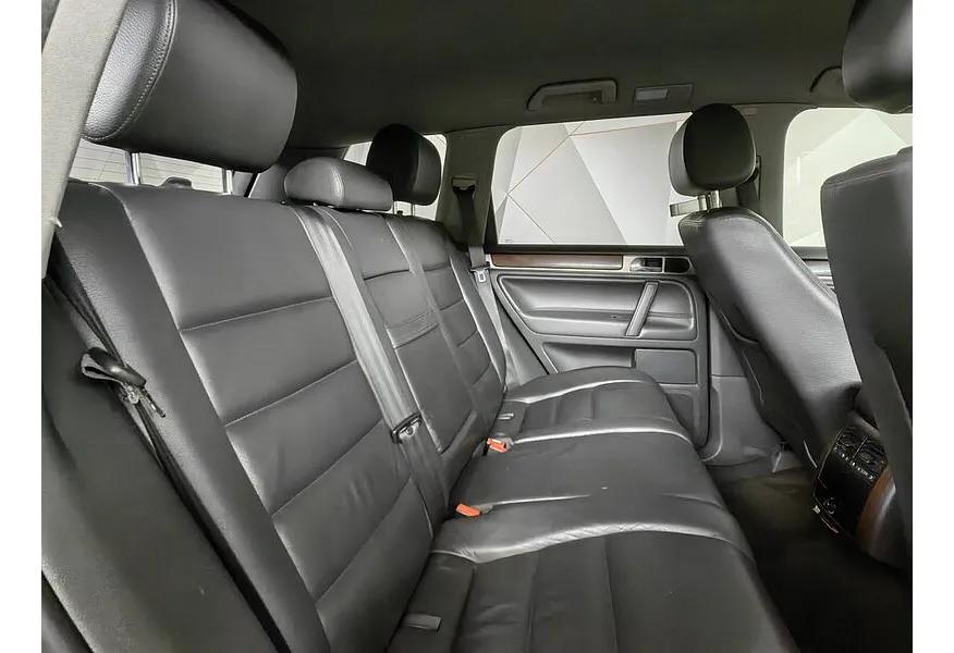 Volkswagen Touareg 2.5 TDI Tiptronic (174 л.с.) R Line Серый в АВИЛОН. Слайд №14