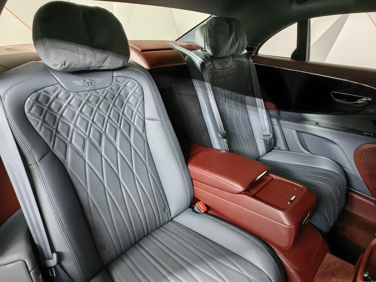 Bentley Flying Spur 6.0 W12 AWD AT (635 л.с.) Красный в АВИЛОН. Слайд №17