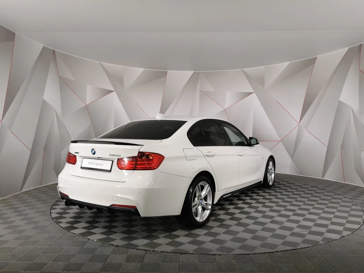 BMW 3 серия 320i xDrive AT (184 л.с.) M Sport Белый в АВИЛОН. Слайд №2
