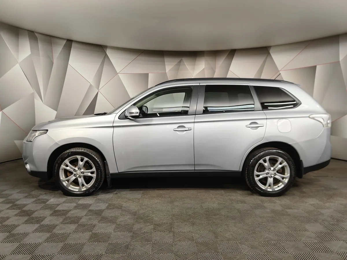 Mitsubishi Outlander 2.4 CVT 4WD (167 л.с.) Серебристый в АВИЛОН. Слайд №5