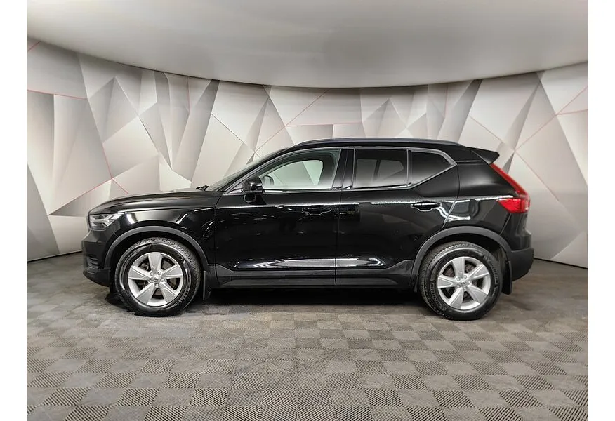 Volvo XC40 2.0 T4 Drive-E AT AWD (190 л.с.) Momentum Черный в АВИЛОН. Слайд №5