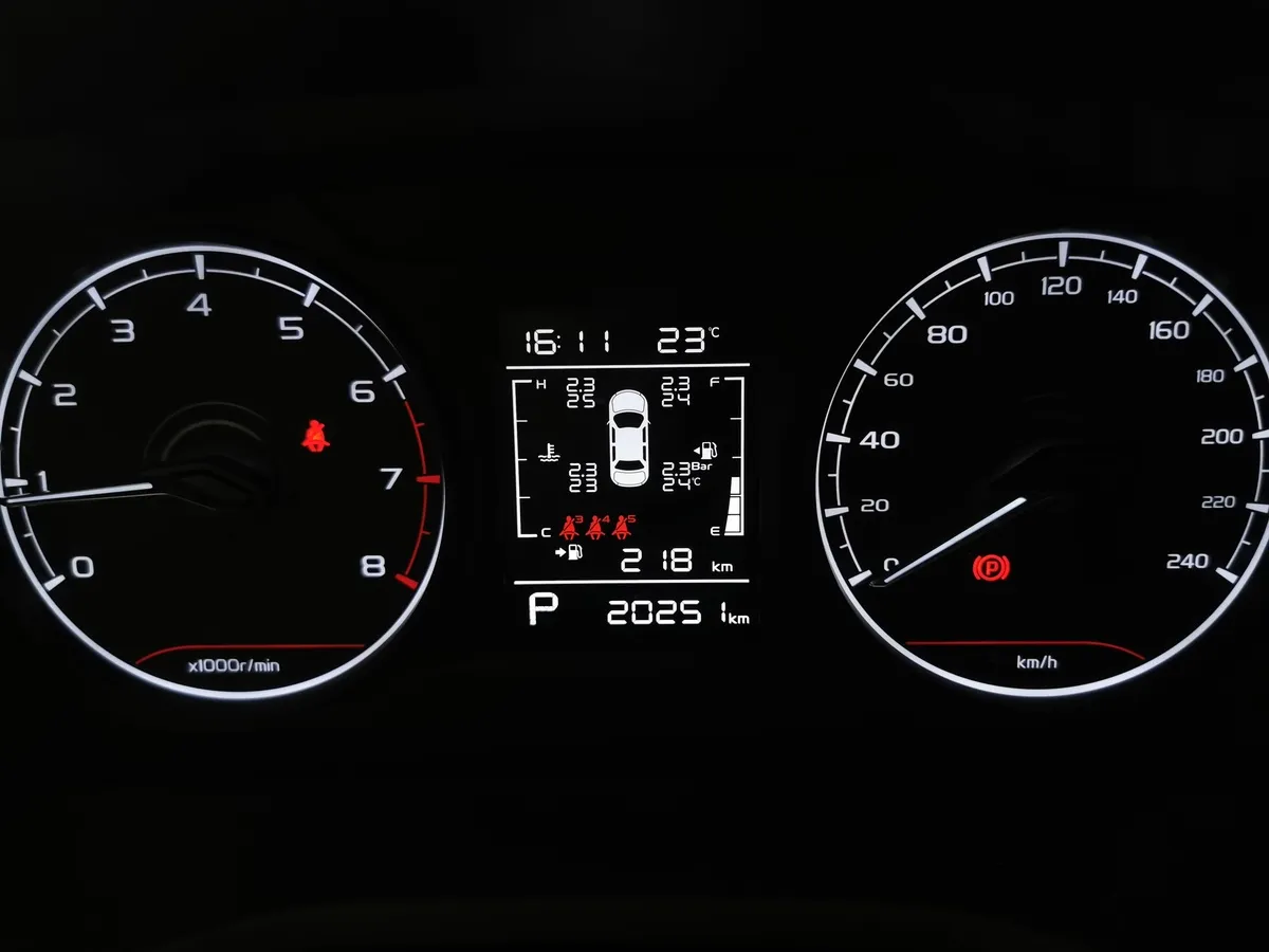 Geely Emgrand 1.5 AT 2WD (122 л.с.) Comfort Серый в АВИЛОН. Слайд №17