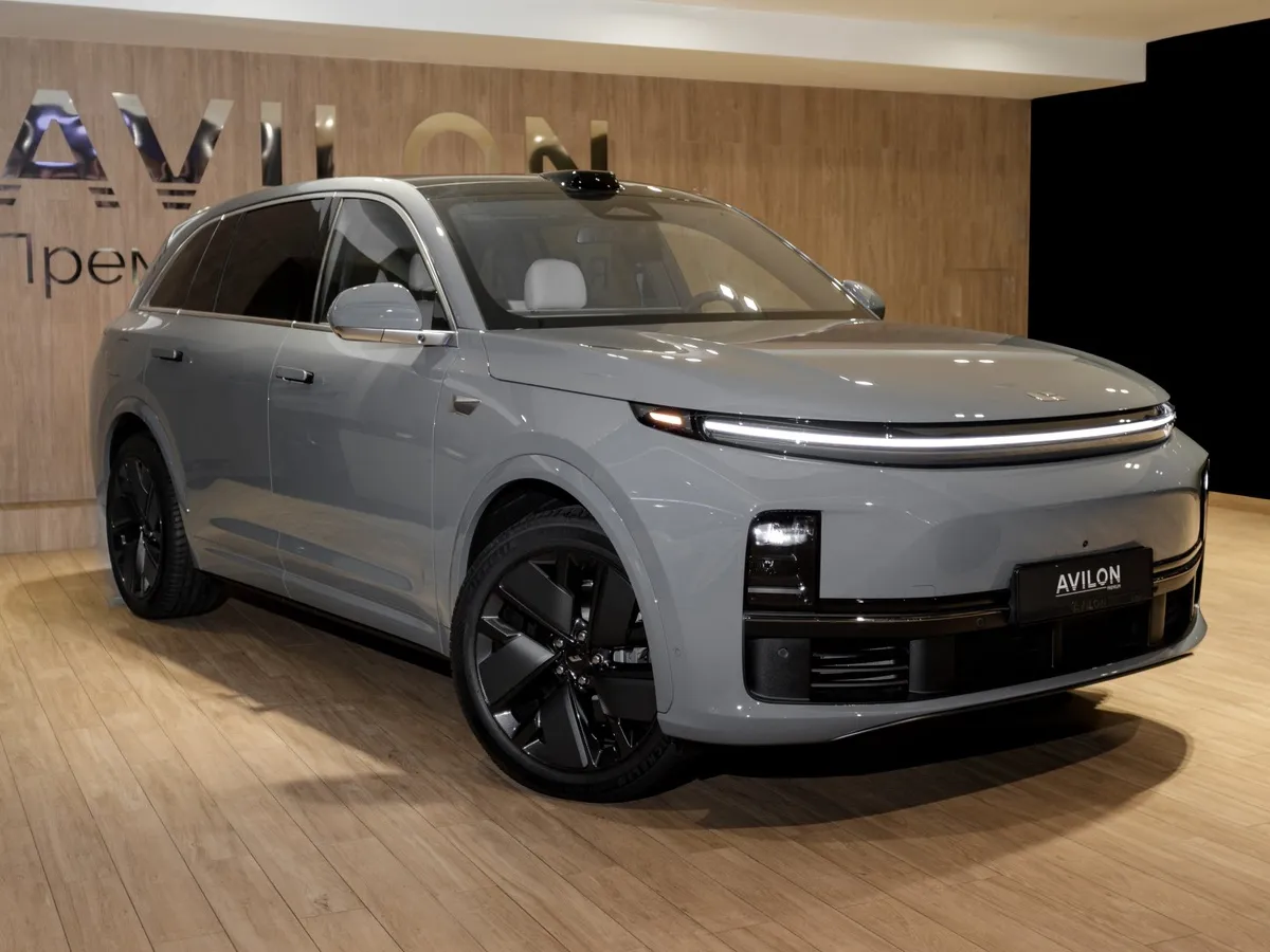 Li Auto L7 1.5 AT 4WD (449 л.с.) Ultra Голубой в АВИЛОН. Слайд №2