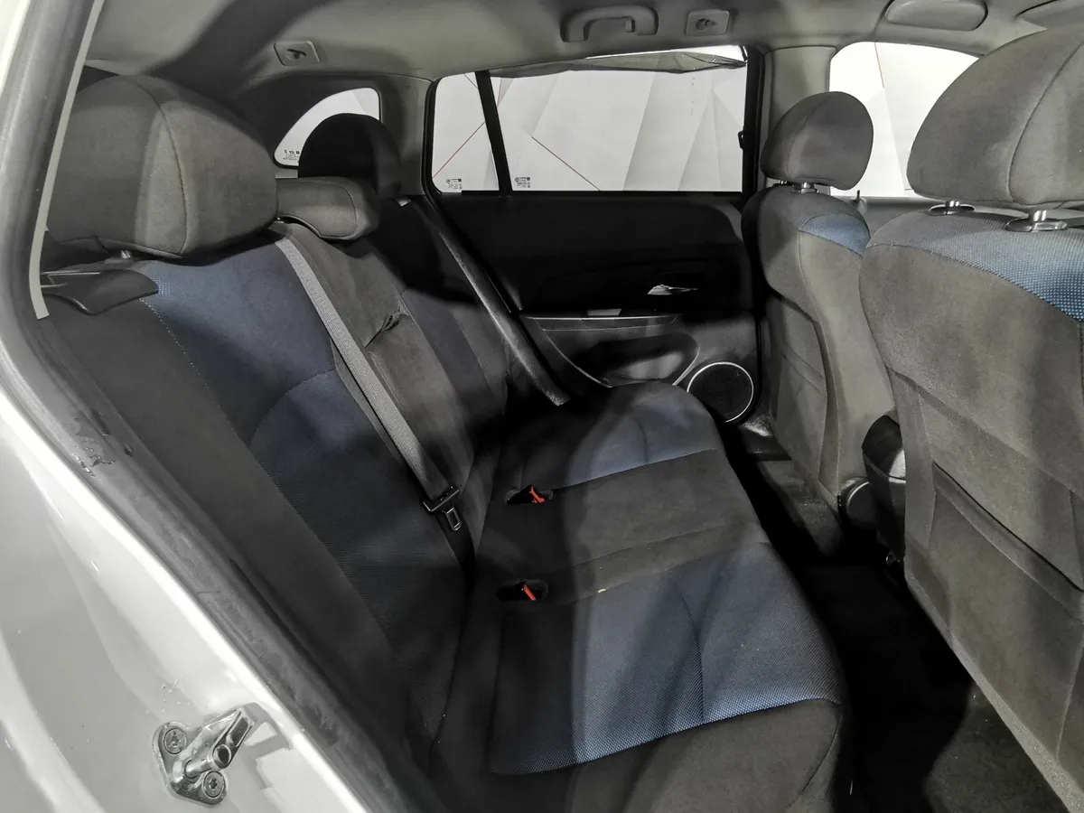 Chevrolet Cruze 1.8 AT (141 л.с.) Белый в АВИЛОН. Слайд №15