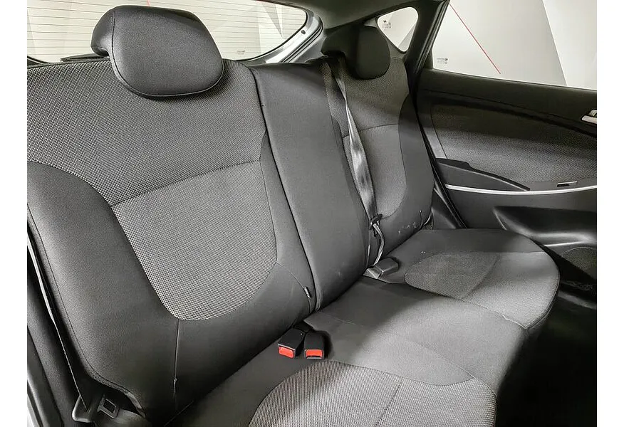 Hyundai Solaris 1.6 AT (123 л.с.) Active Серебристый в АВИЛОН. Слайд №17