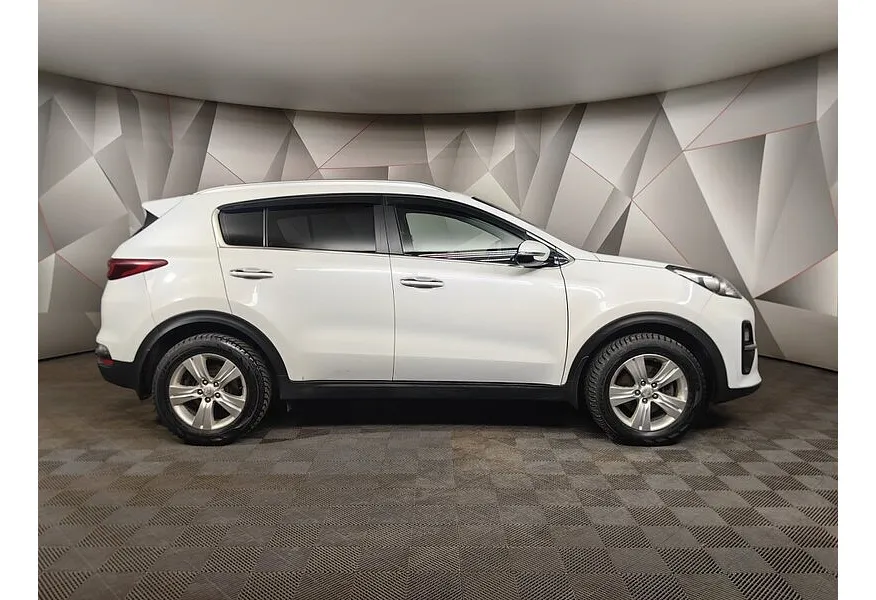 Kia Sportage 2.0 AT (150 л.с.) Luxe Белый в АВИЛОН. Слайд №6