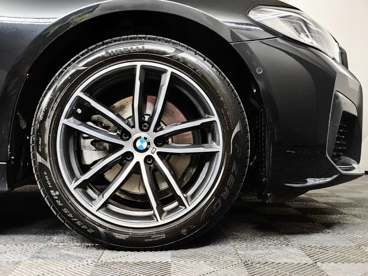 BMW 5 серия 520d xDrive Steptronic (190 л.с.) M Sport Черный в АВИЛОН. Слайд №7