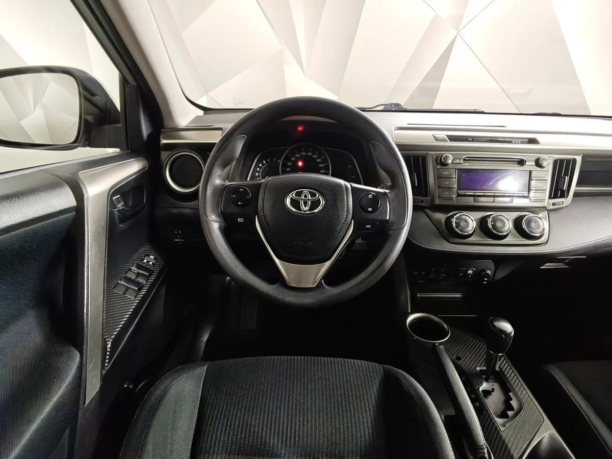 Toyota RAV4 2.0 CVT FWD (146 л.с.) Серебристый в АВИЛОН. Слайд №20