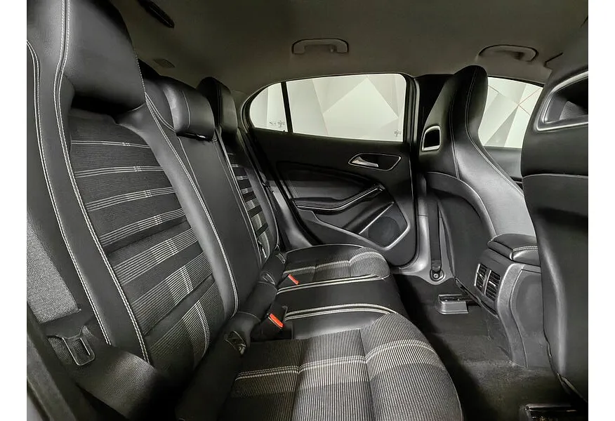 Mercedes-Benz GLA 200 7G-DCT (150 л.с.) Особая серия Серый в АВИЛОН. Слайд №16