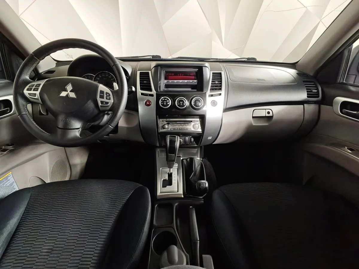 Mitsubishi Pajero Sport 2.5 DI-D AT AWD (178 л.с.) Серый в АВИЛОН. Слайд №14