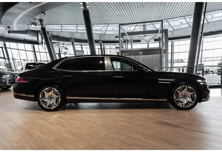 АВИЛОН - Genesis G90 Long 3.5 AT 4WD (415 л.с.) Royal Черный - slide 3