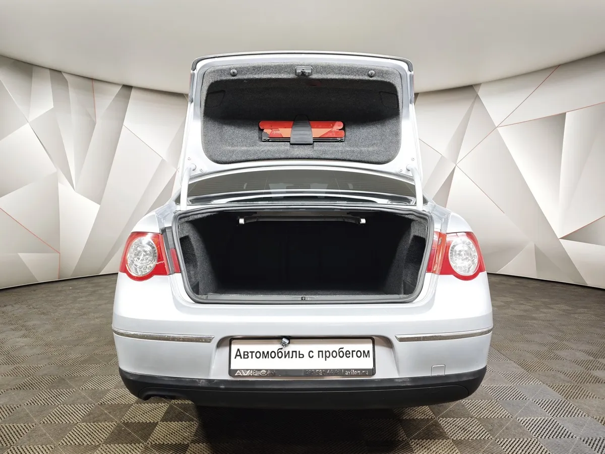 Volkswagen Passat 1.8 TSI DSG (152 л.с.) Серебристый в АВИЛОН. Слайд №11