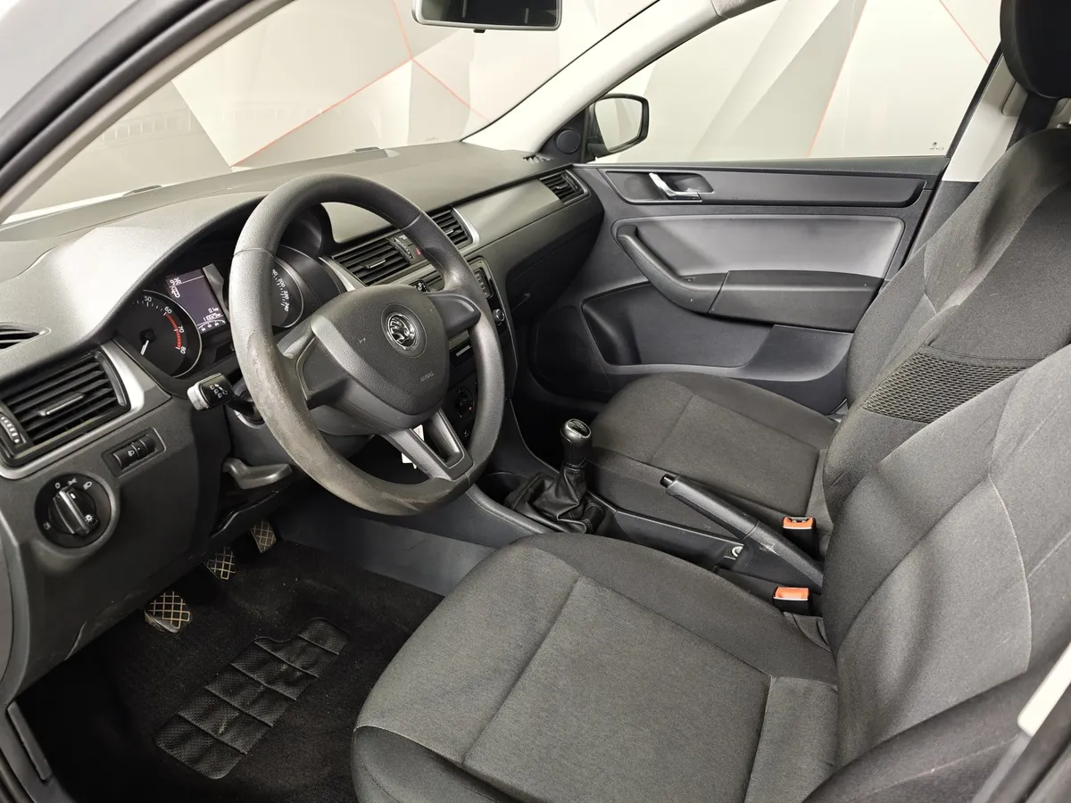 Skoda Rapid 1.6 MT (90 л.с.) Белый в АВИЛОН. Слайд №19