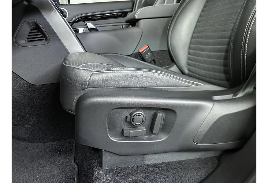 Land Rover Discovery 3.0 TDV6 AT 4WD (249 л.с.) R-Dynamic SE Черный в АВИЛОН. Слайд №20