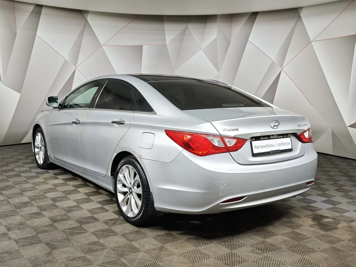 Hyundai Sonata 2.0 MPi AT (150 л.с.) Style Серебристый в АВИЛОН. Слайд №4