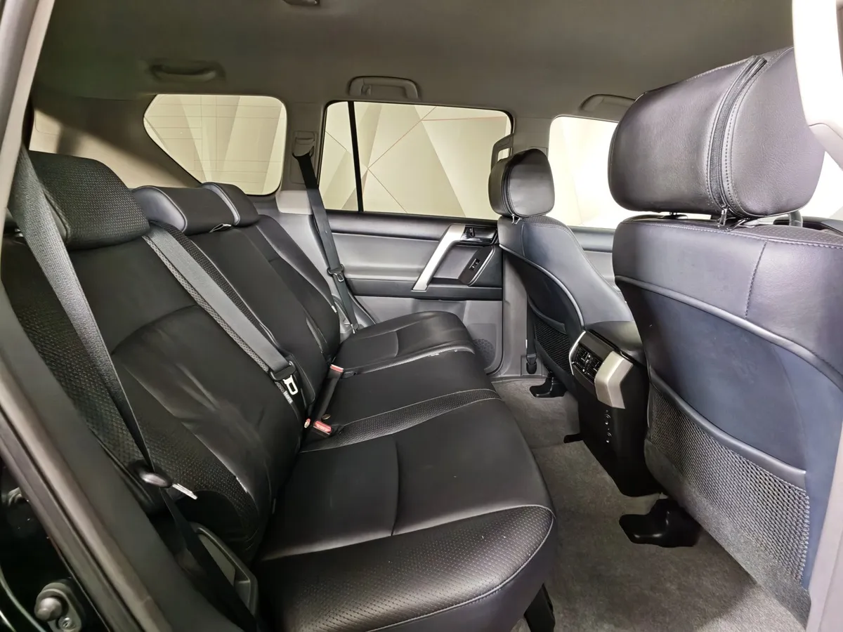 Toyota Land Cruiser Prado 4.0 AT 4WD (282 л.с.) Стандарт Черный в АВИЛОН. Слайд №16