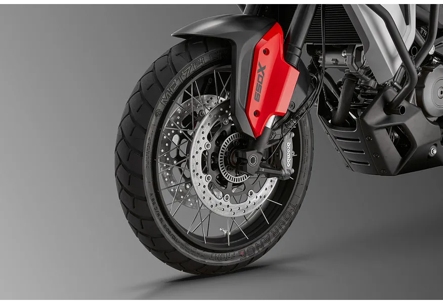 QJMOTOR SVT 650X 650 см³ (76 л.с.) 650 Красный в АВИЛОН. Слайд №5