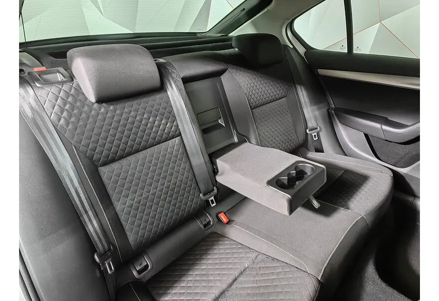 Skoda Octavia 1.6 AT (110 л.с.) Серебристый в АВИЛОН. Слайд №17