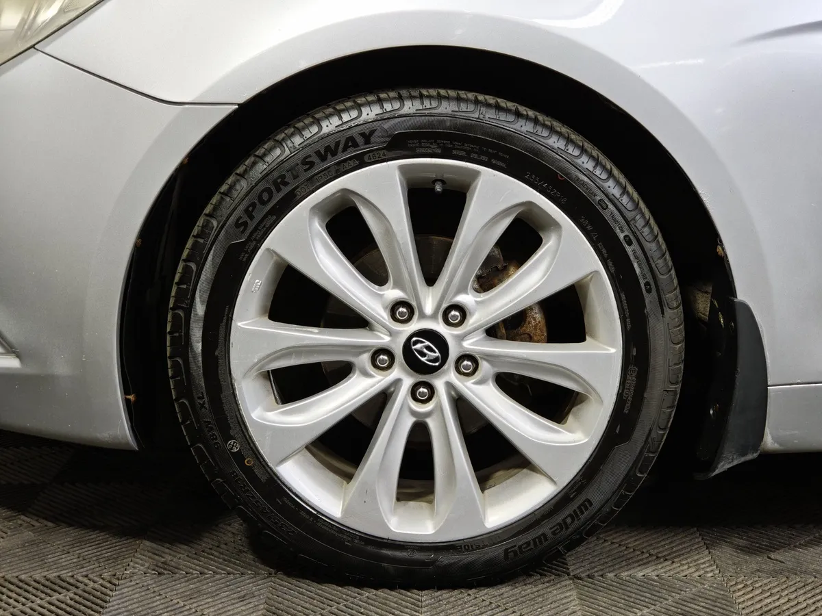Hyundai Sonata 2.0 MPi AT (150 л.с.) Style Серебристый в АВИЛОН. Слайд №9