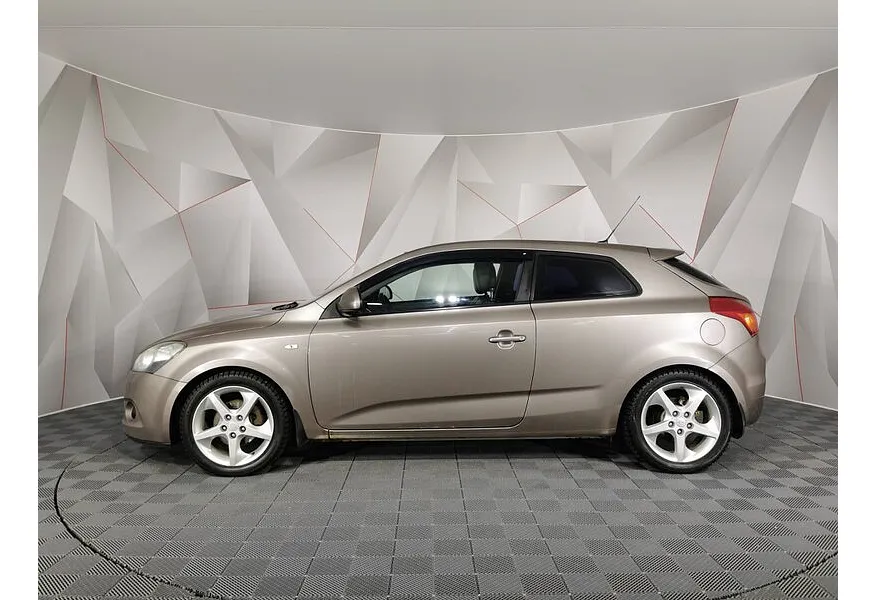 Kia Ceed 2.0 AT (143 л.с.) Бежевый в АВИЛОН. Слайд №5 Kia Ceed 2.0 AT (143 л.с.) Бежевый в АВИЛОН. Слайд №5