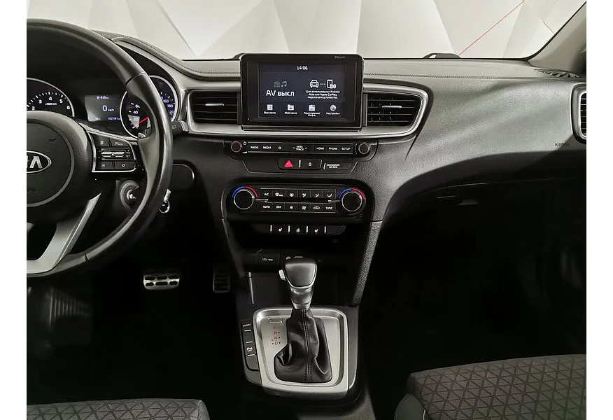 Kia Ceed 1.4 T-GDI AMT (140 л.с.) Comfort Белый в АВИЛОН. Слайд №15