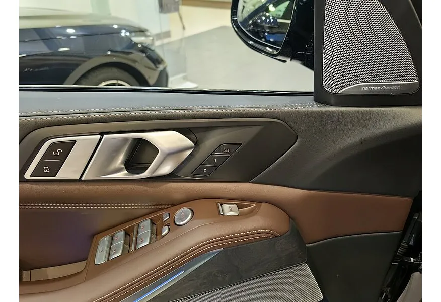 BMW X5 xDrive30Li (258 л.с) X Черный в АВИЛОН. Слайд №14